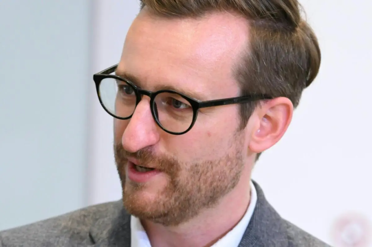 NEOS-Sozialsprecher Gasser für Staffelung