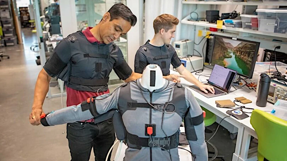 Harvard entwickelt lernfähiges Exoskelett, das Gelähmte mobil macht