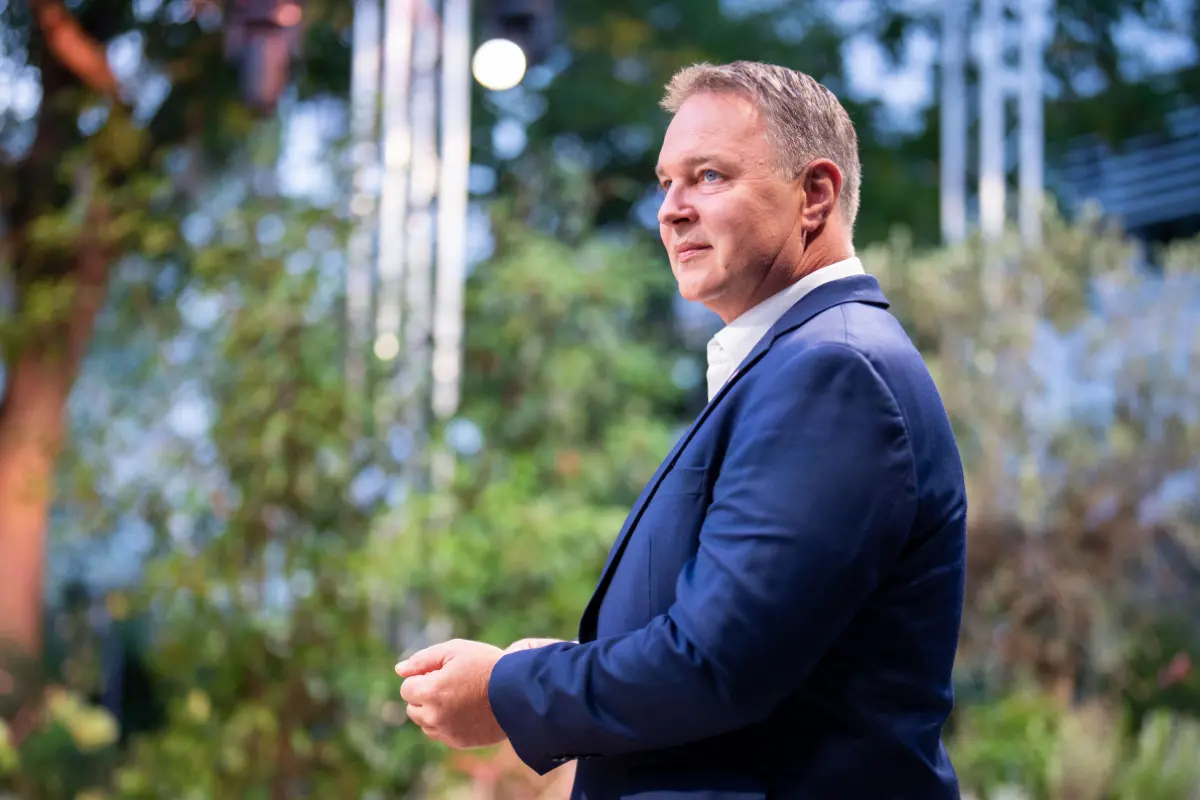 Andreas Babler am Weg zum Sommergespräch