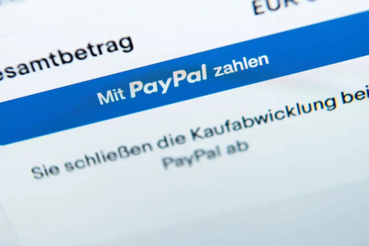 ++ ARCHIVBILD ++ Veranschaulichung von Zahlung über PayPal