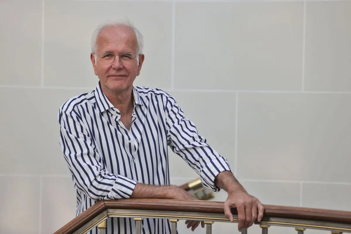 Harald Schmidt will nicht in die Ferne schweifen