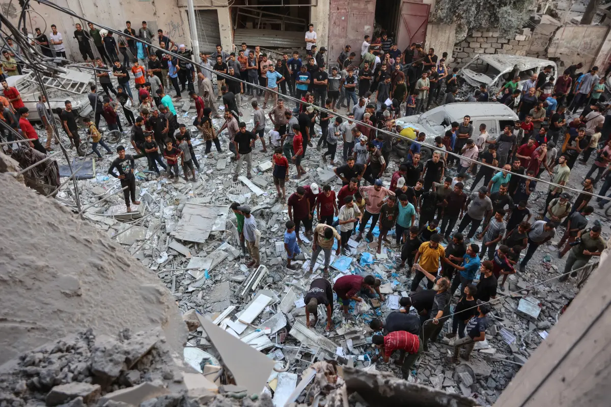 Palästinenser nach israelischem Angriff in Gaza