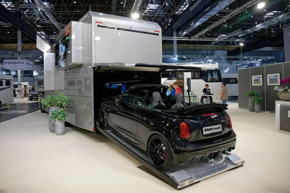 Perfect 1200 Assoluto: Luxus-Wohnmobil mit drei Achsen und Garage