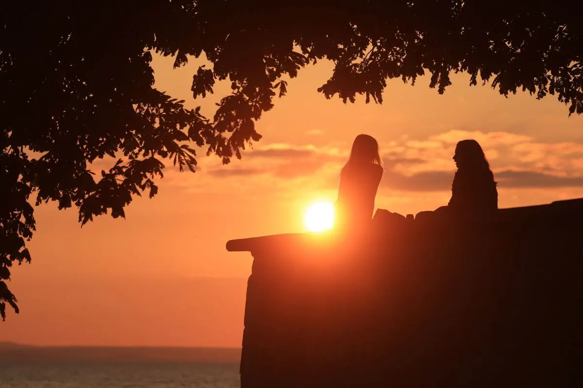 Wenn zwei Menschen sich treffen, aber nur einer redet...