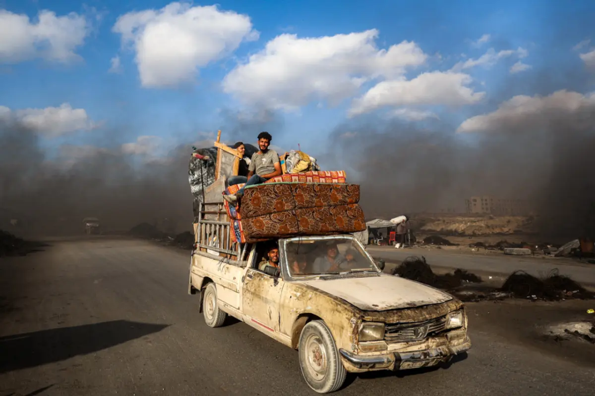 Menschen fliehen vor neuen Angriffen