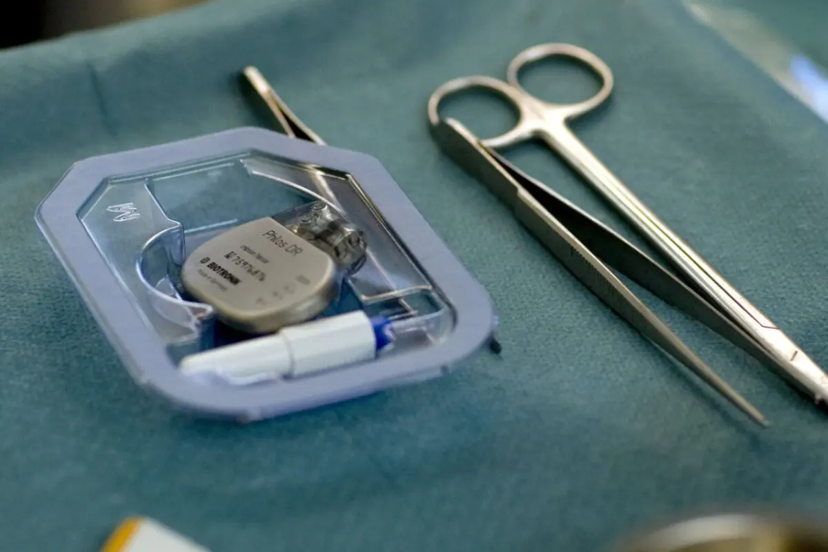 Herzschrittmacher "überleben" oft ihre Träger