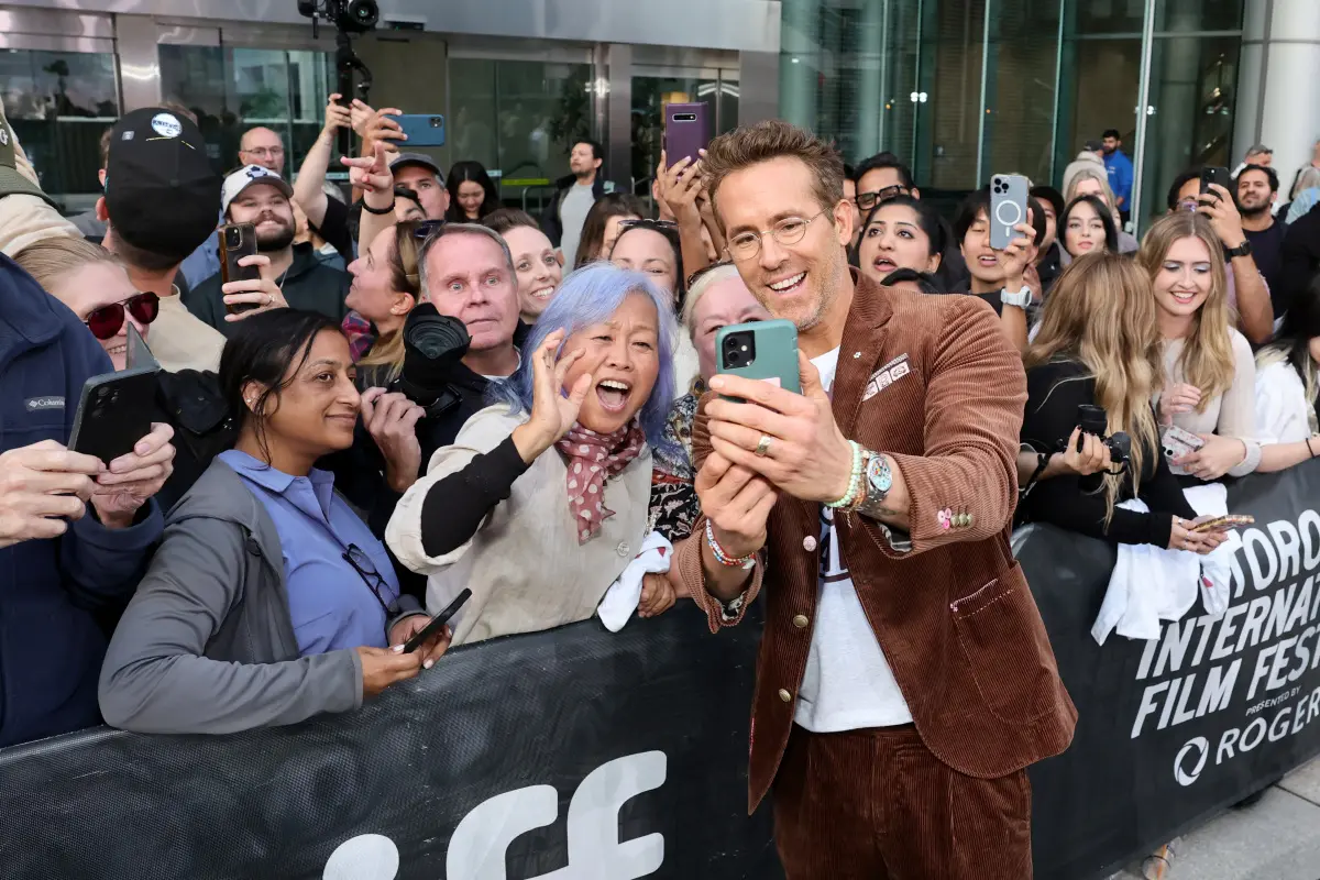 Rummel um Reynolds bei der Premiere von "John Candy"