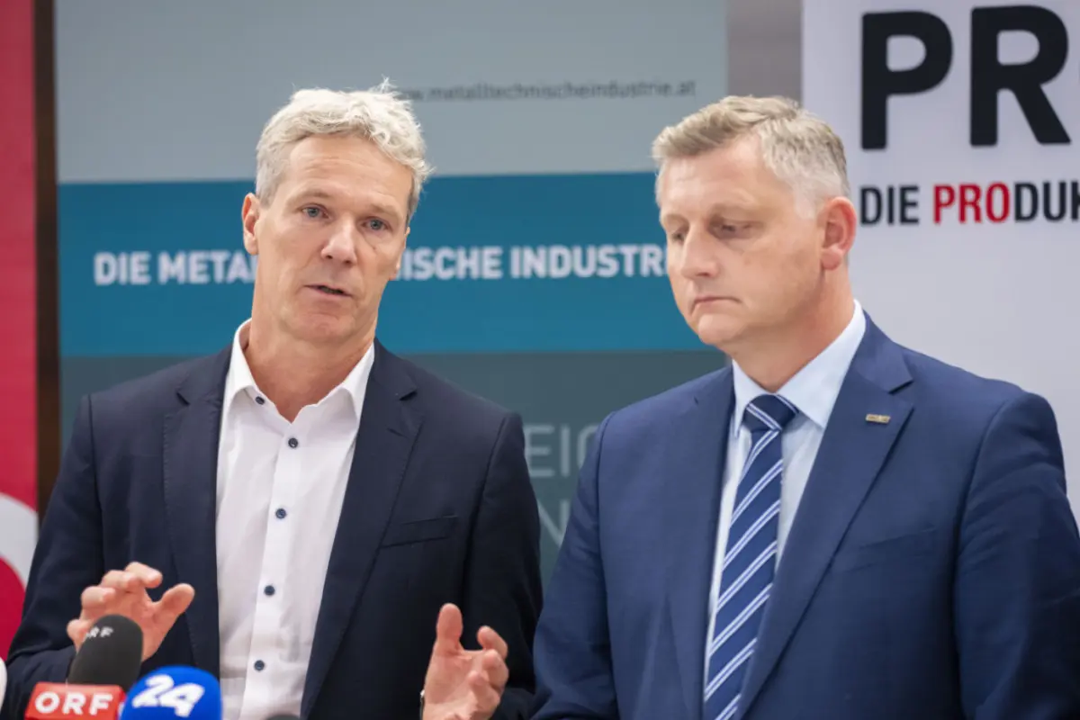 Arbeitgeber-Sprecher Knill (li.) mit PRO-GE-Chefverhandler Binder