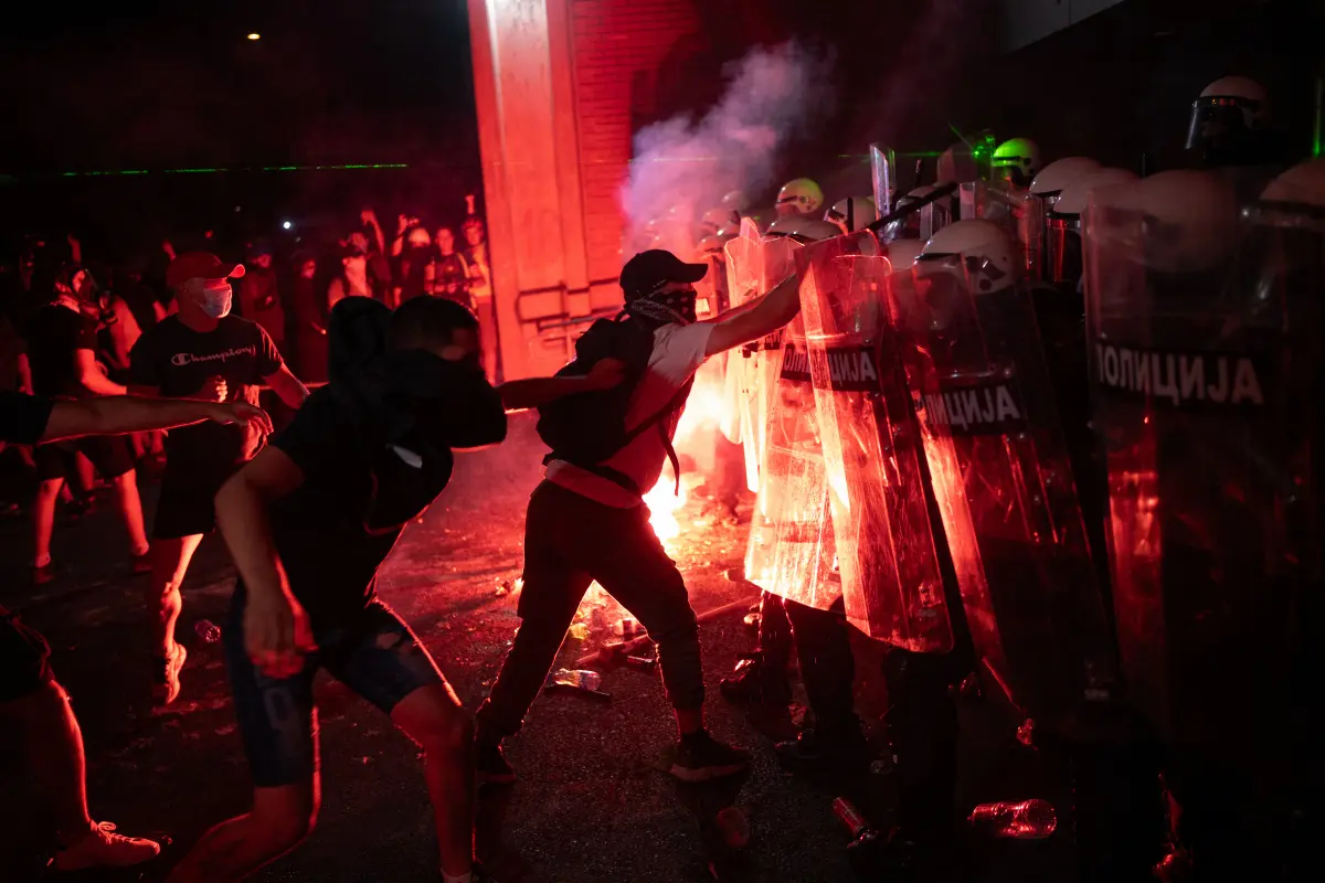 Zusammenstöße zwischen Polizei und Demonstranten
