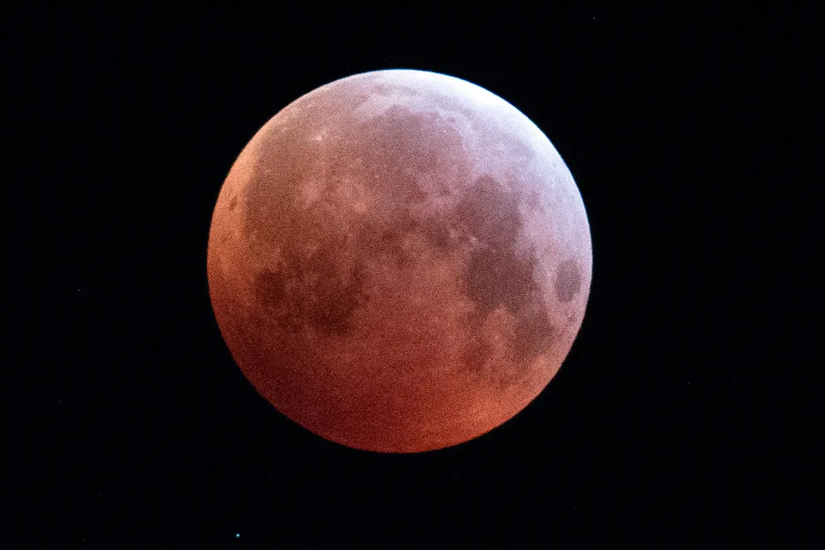 Bei gutem Wetter ist eine totale Mondfinsternis zur Gänze zu sehen