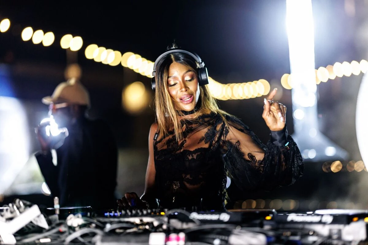 Supermodel Naomi Campbell als DJane in München