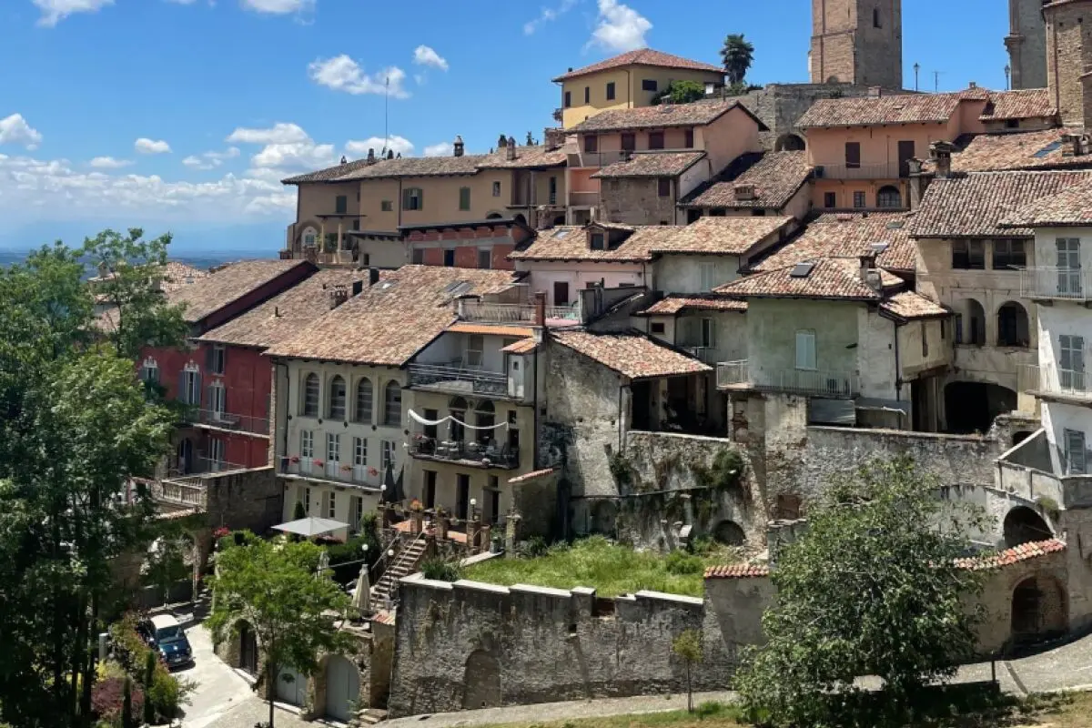 In Serralunga gibt es mit eines der besten Restaurants des Piemont