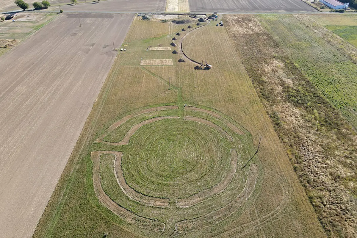 ++ HANDOUT ++ Die Kreisgrabenanlage aus der Vogelperspektive