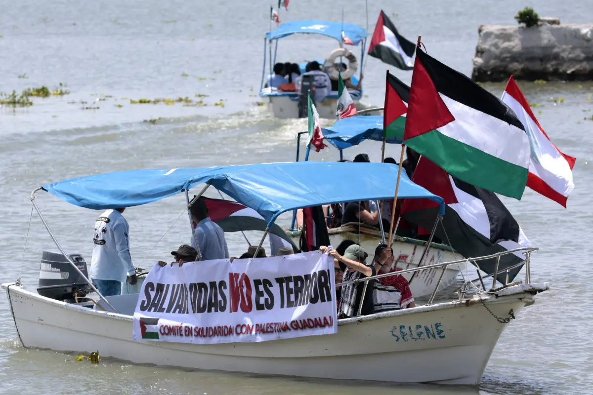 Die Flotte segelt unter dem Motto: "Leben retten ist kein Terrorismus"