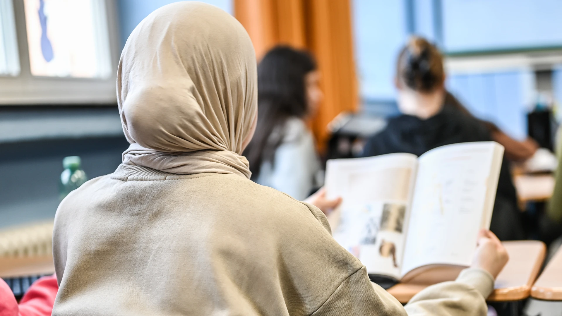 Für unter 14-Jährige: Regierung einigt sich auf Kopftuchverbot in der Schule