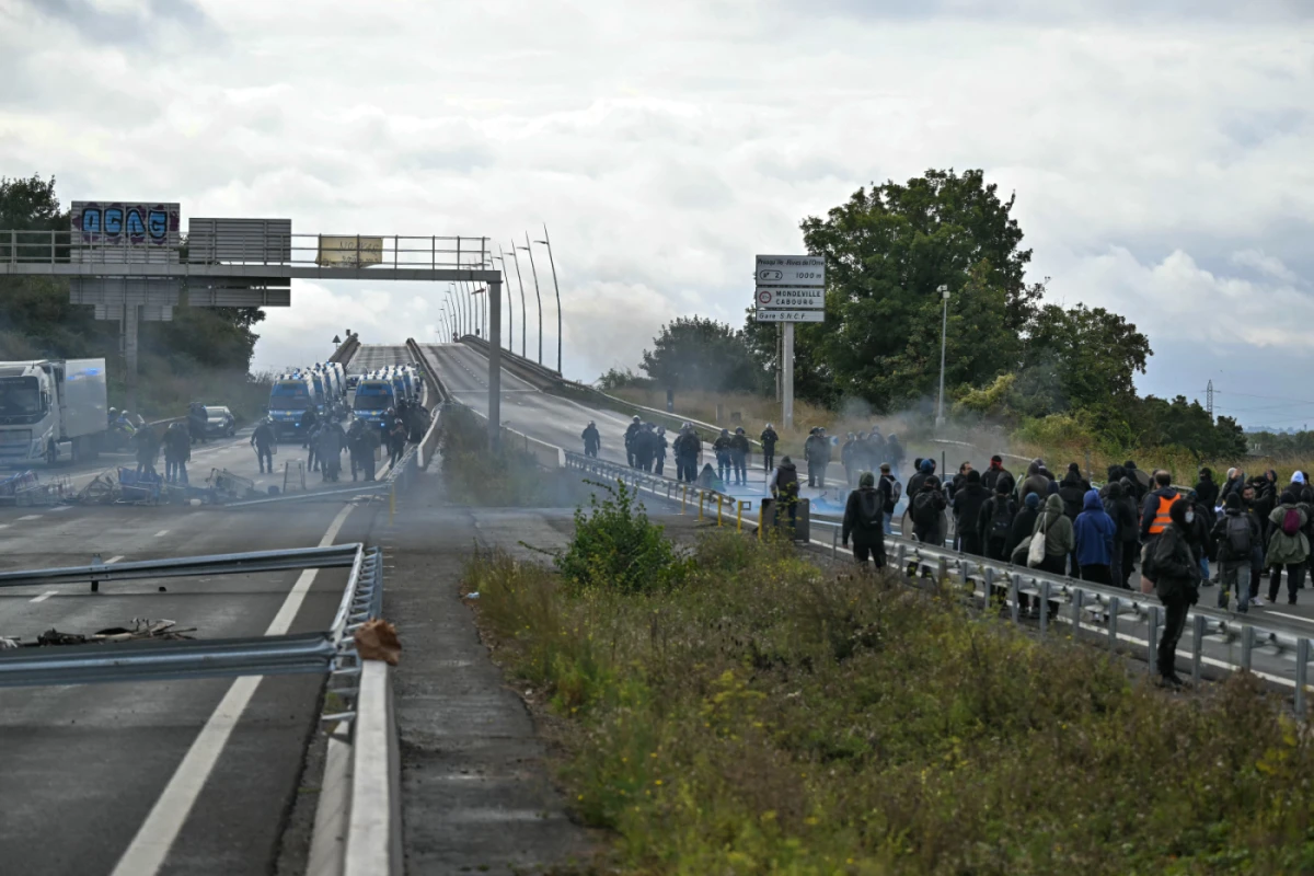 Blockaden und Proteste in ganz Frankreich