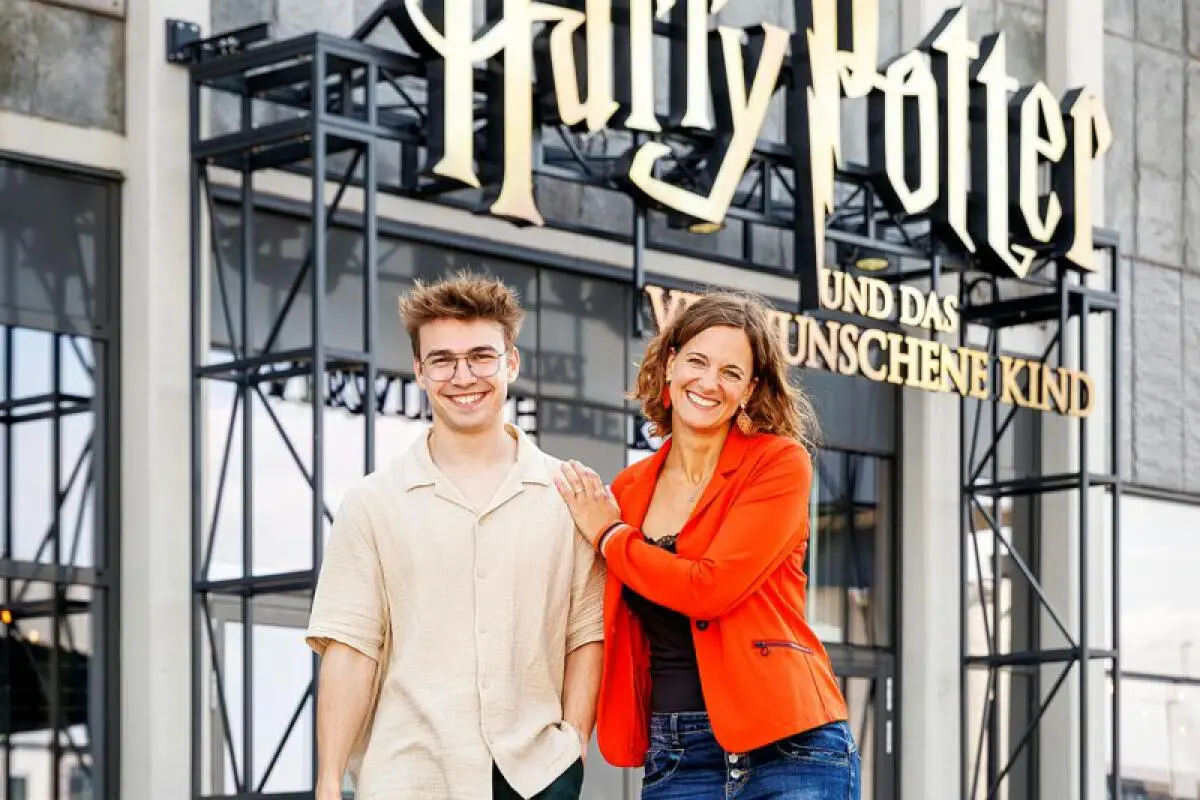 Zwei Österreicher an der Elbe: Krainz und Schmid als Mama und Sohn Potter