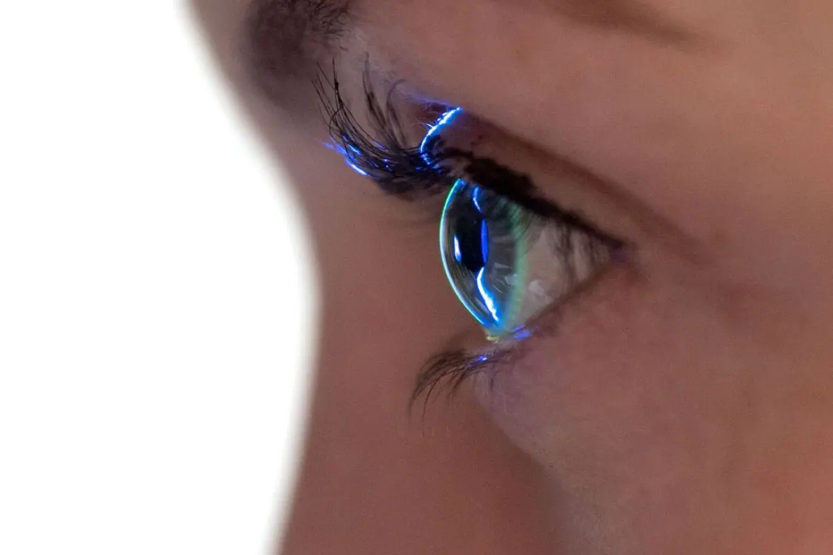 Fremdkörper im Auge? In manchen Fällen muss man um Arzt