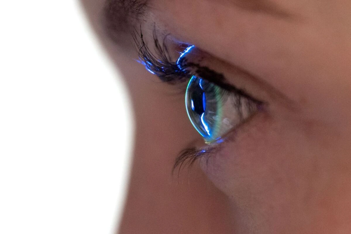 Fremdkörper im Auge? In manchen Fällen muss man um Arzt