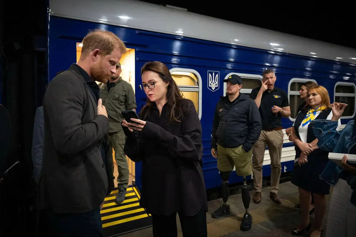 Britischer Prinz Harry am Bahnhof in Kiew
