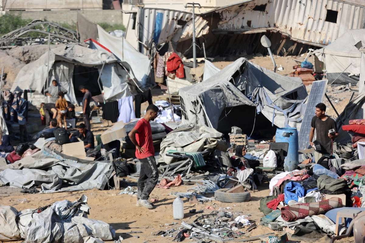 Vertriebene Palästinsner in Notunterkünften nahe Gaza-Stadt