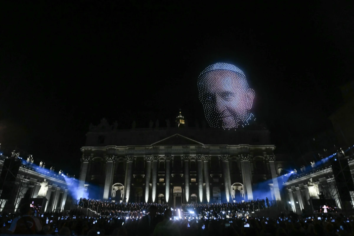 Lichtshow aus Drohnen erleuchtete Samstagabend den Himmel