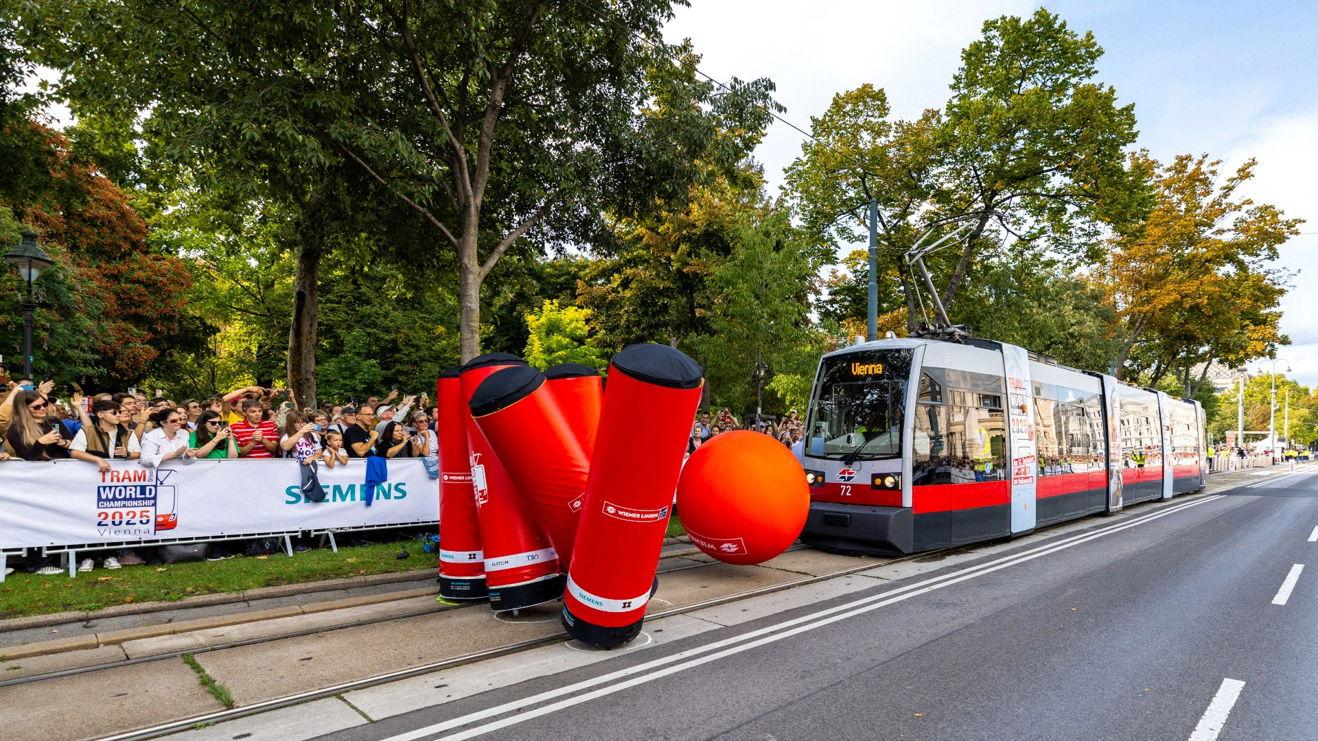 © Simon Wöhrer / Wiener Linien Blurred image background