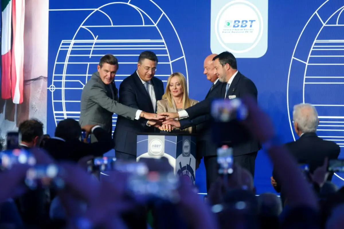 Meloni und Stocker waren bei der Feier Ehrengäste