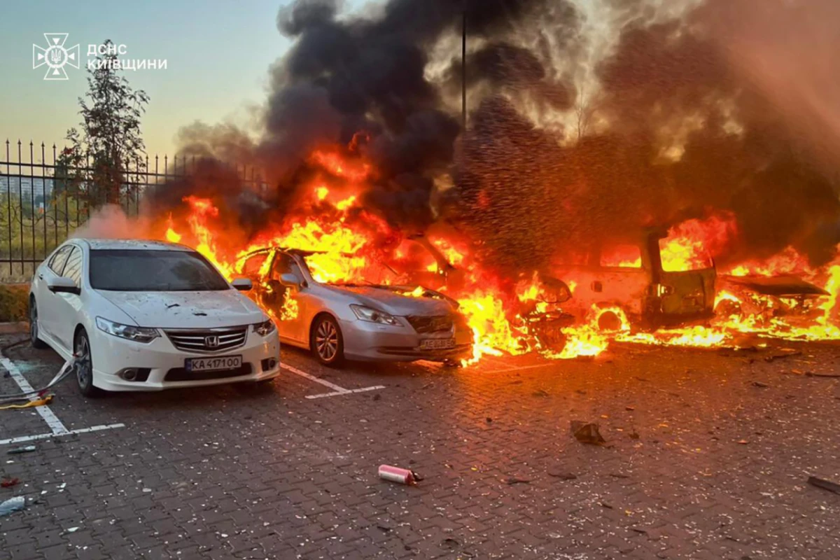 Autos und Wohnhäuser beschädigt