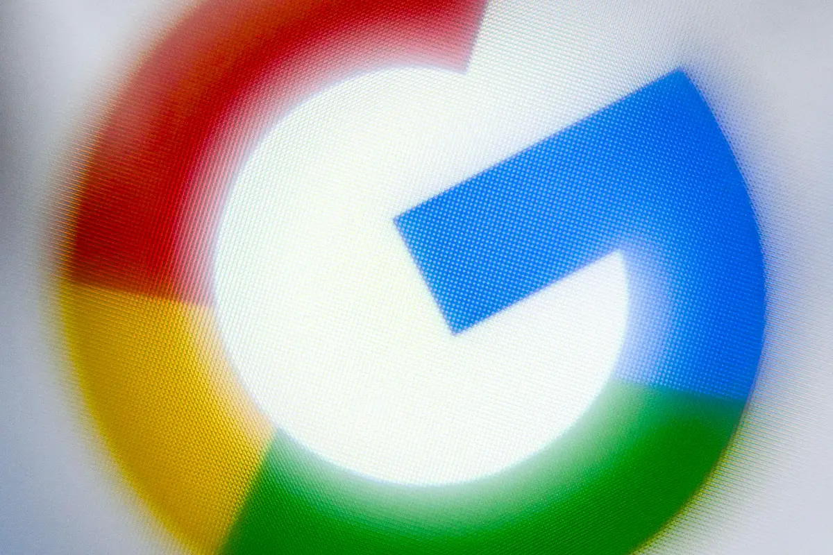 Googles KI schnappt anderen Portalen Klicks weg