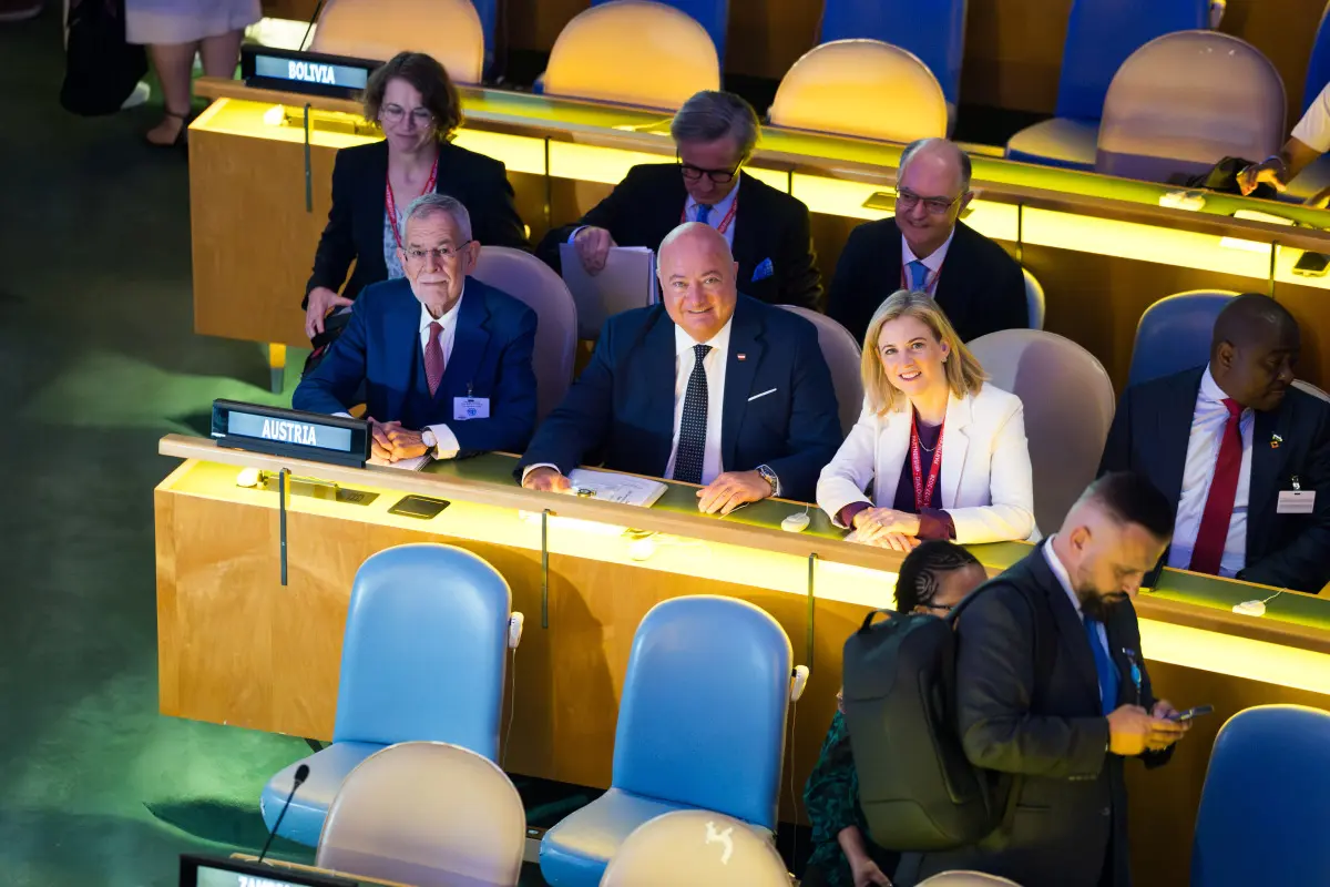 Van der Bellen, Stocker und Meinl-Reisinger bei Sitzung in New York