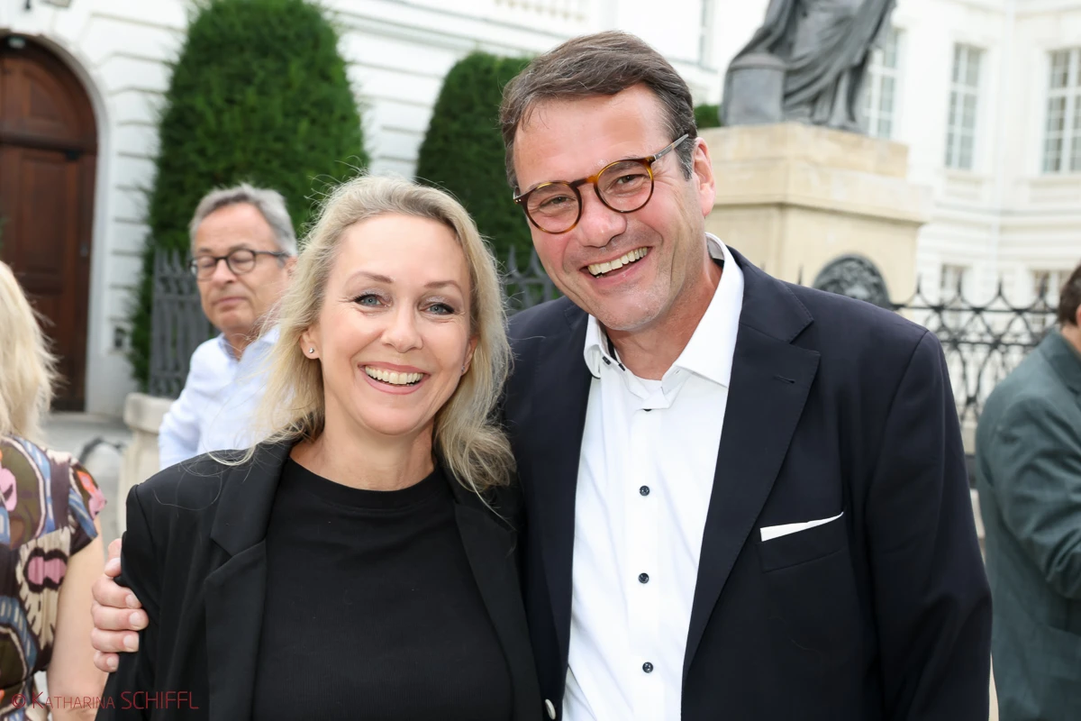 © Katharina Schiffl Blurred image background