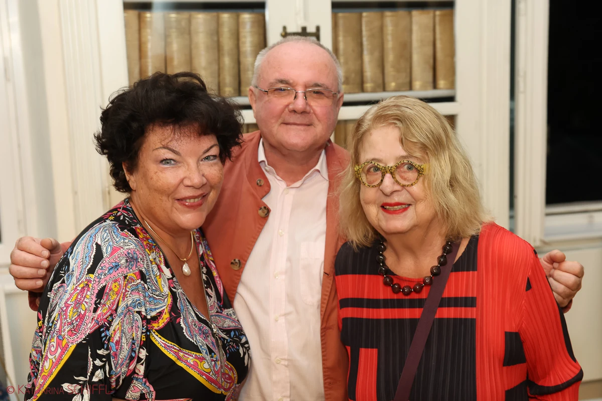 © Katharina Schiffl Blurred image background