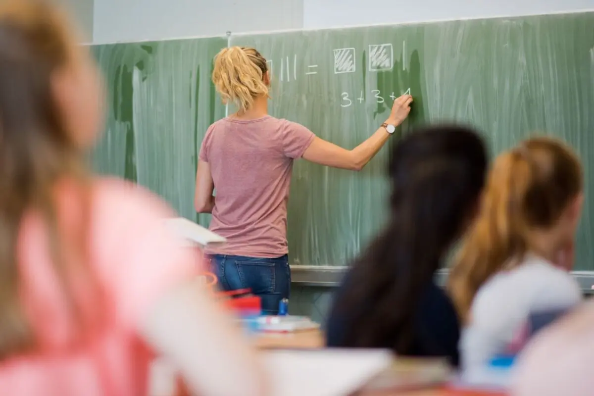 ++ ARCHIVBILD ++ Lehrerinnen und Lehrern sind gestresst