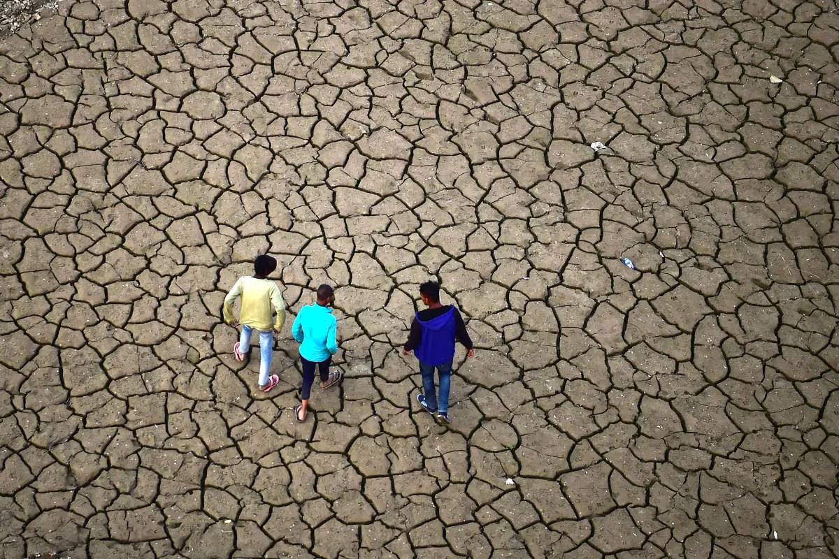 Ein trockenen Flussbett am Ufer des Ganges (Archivbild)
