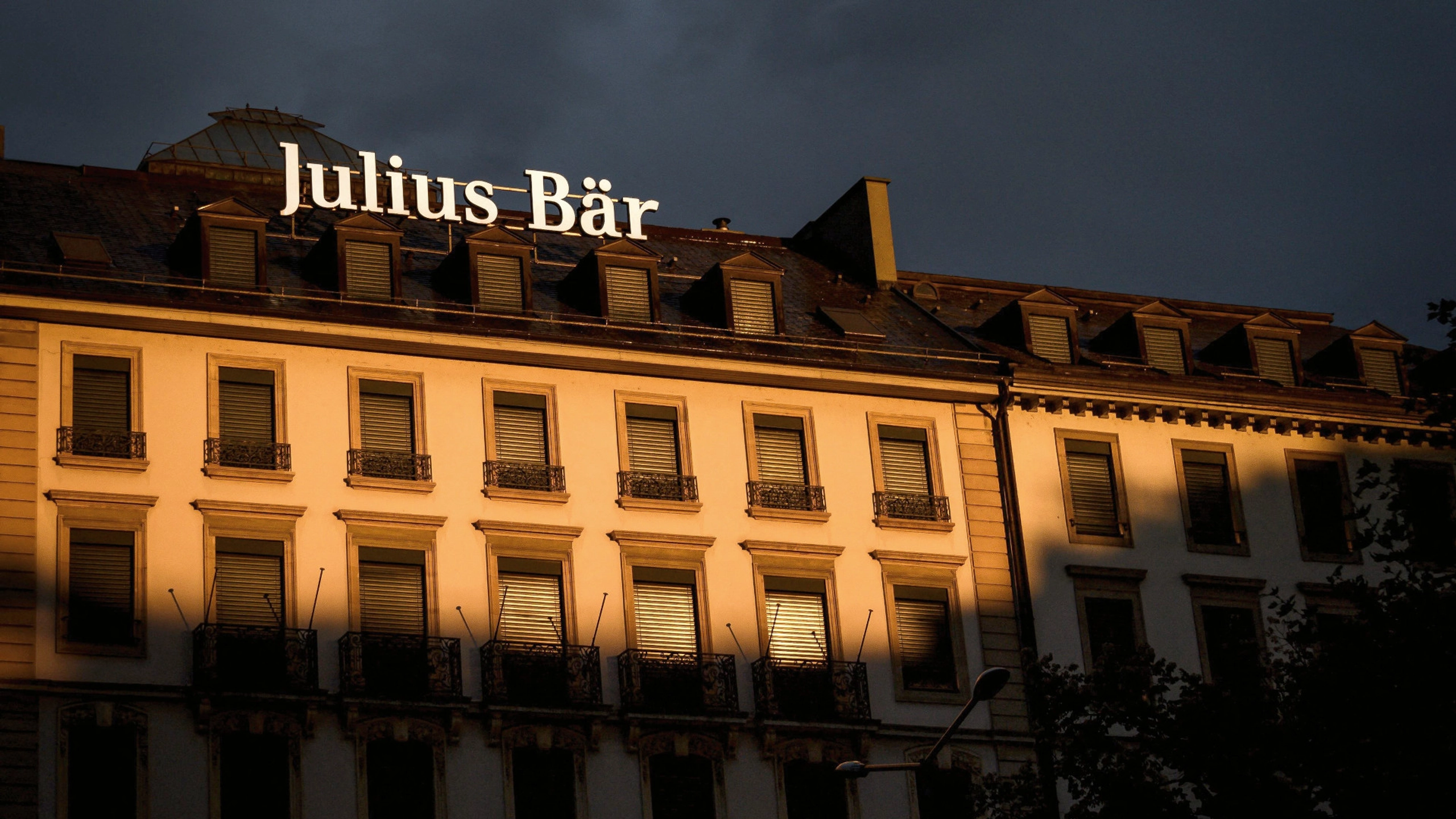 Wegen Benkos Signa: Gewinneinbruch bei Bank Julius Bär