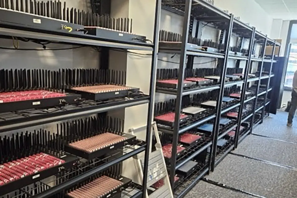 Netzwerk aus Servern und SIM-Karten zerschlagen