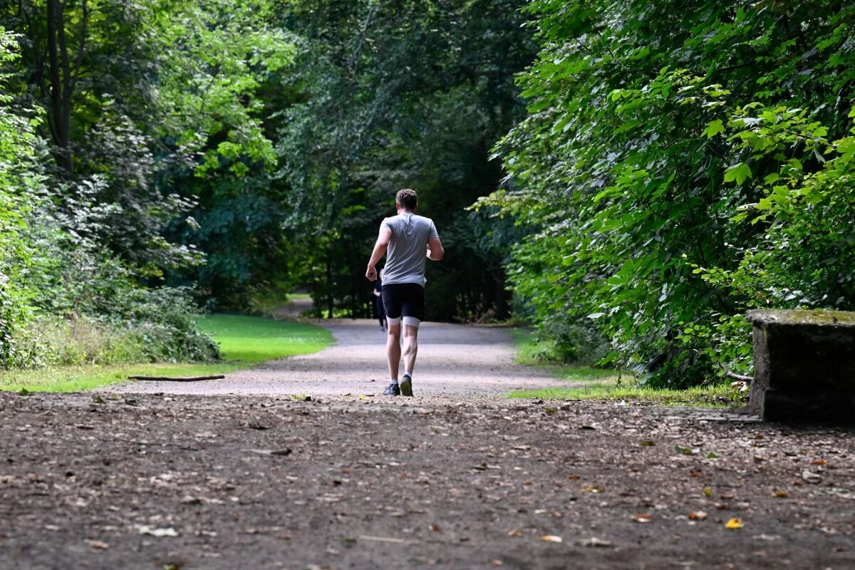Männer erreichen ihre Bestleistung im Durchschnitt ein Jahr später als Frauen