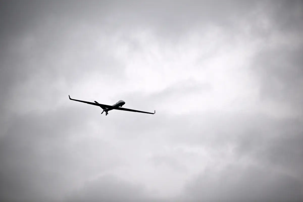 Über mehreren Flughäfen wurden Drohnen gesichtet (Symbolbild)