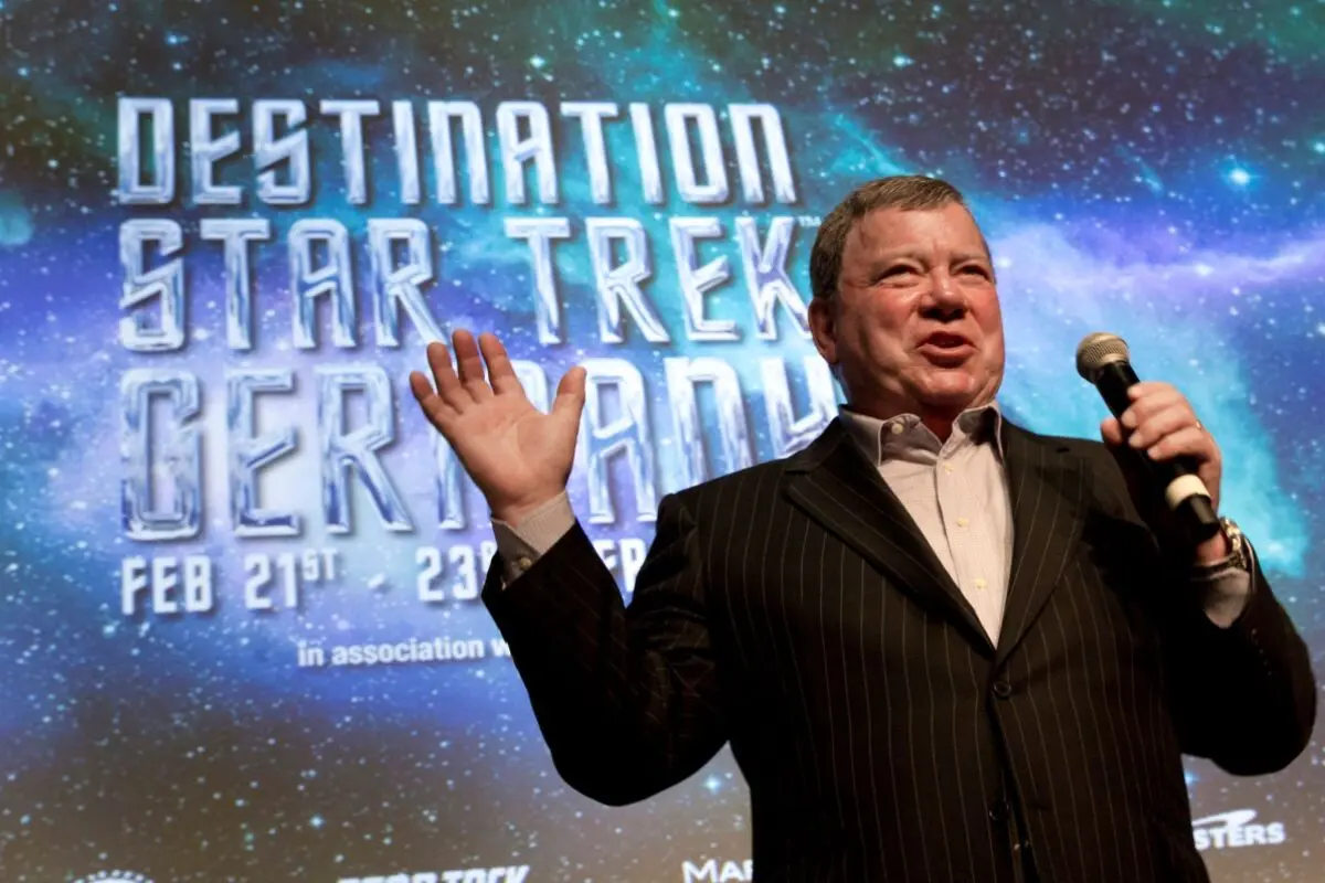 ++ ARCHIVBILD ++ "Captain Kirk" hat es offenbar beim Essen übertrieben