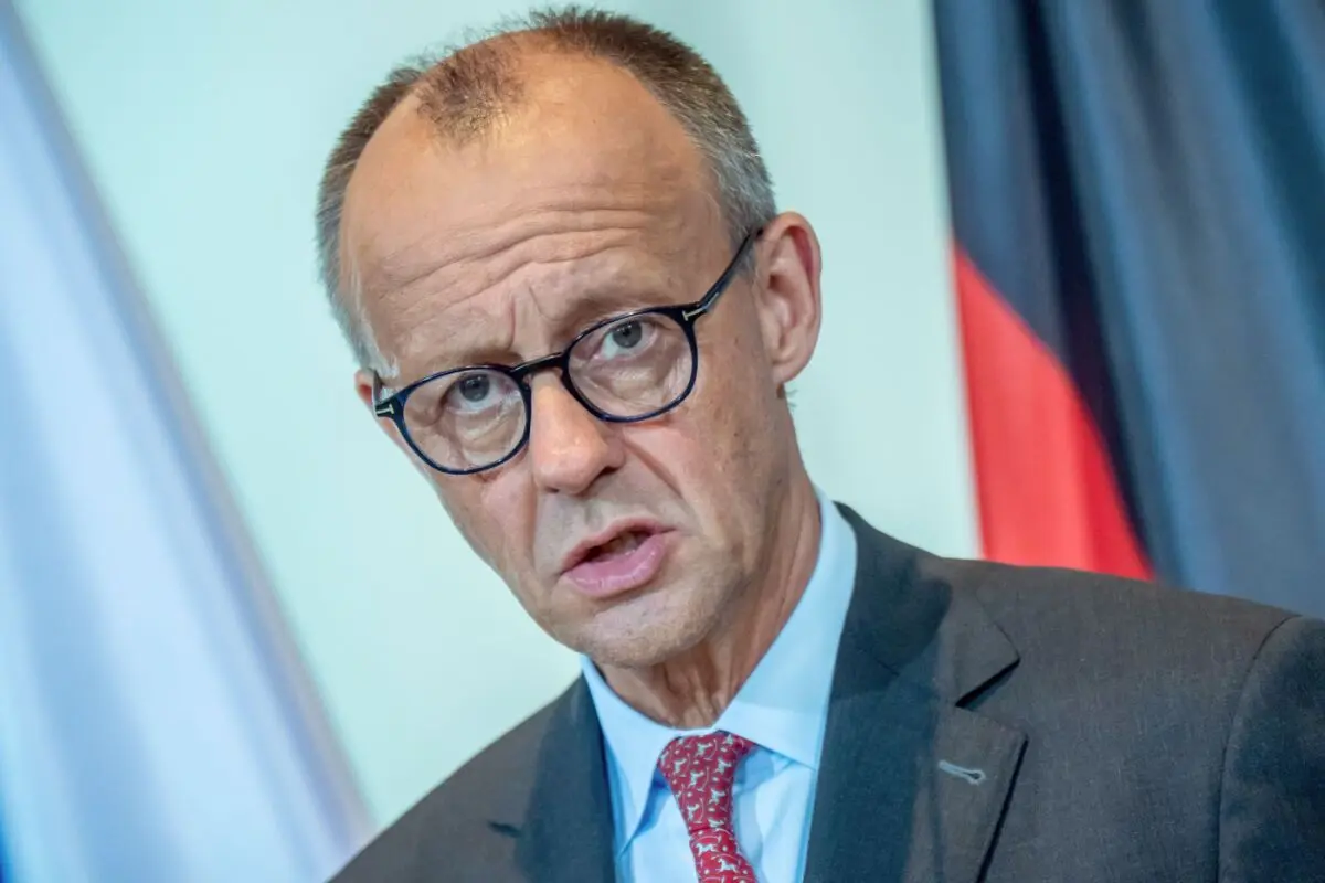 ++ ARCHIVBILD ++ Deutscher Kanzler Merz sieht sein Land noch nicht im Krieg