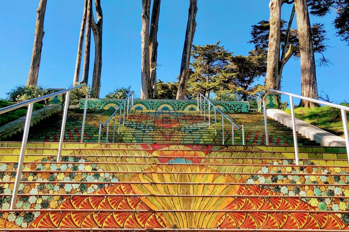 Wer sich dem Lincoln Park von Osten nähert, sieht diese Treppe