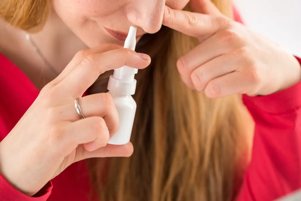 Nasenspray hilft nicht nur bei Erkältung, sondern auch im  Notfall