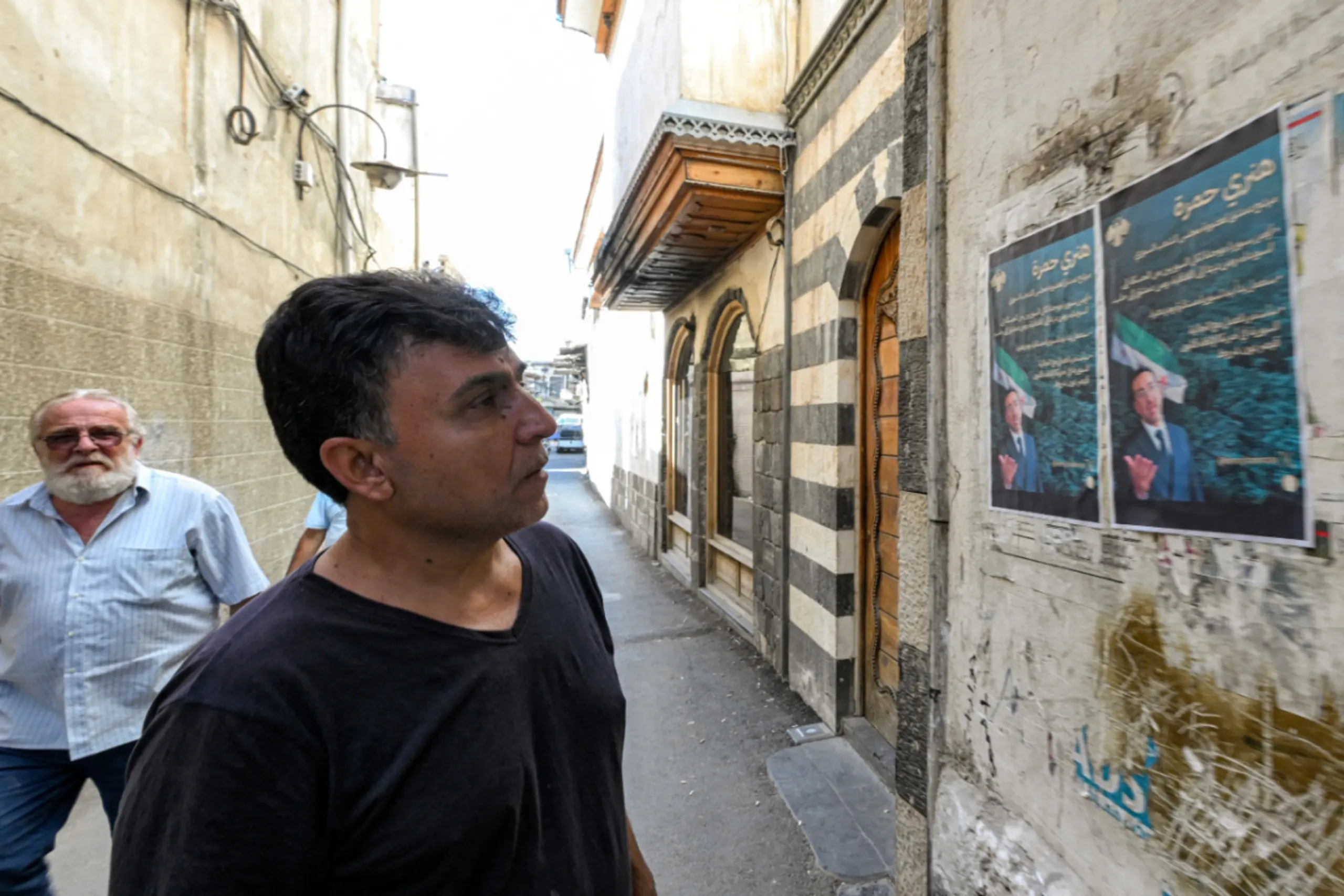 Wahlplakate - Zaghafte Zeichen der schwierigen Rückkehr zur Demokratie