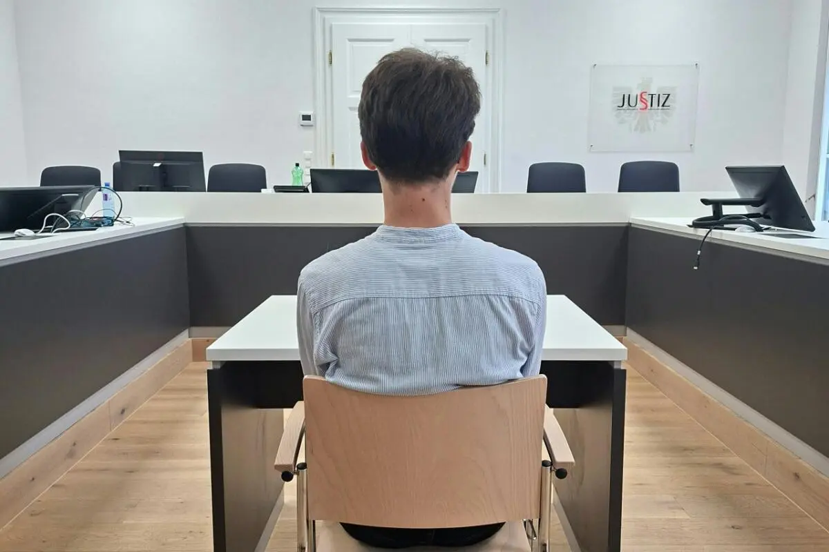 Der Angeklagte vor Prozessbeginn