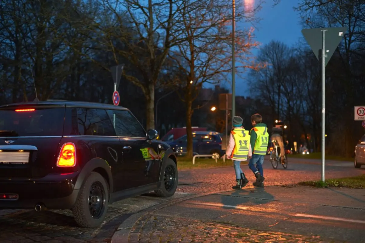 13 von 25 getesteten Kinder-Warnwesten sind durchgefallen
