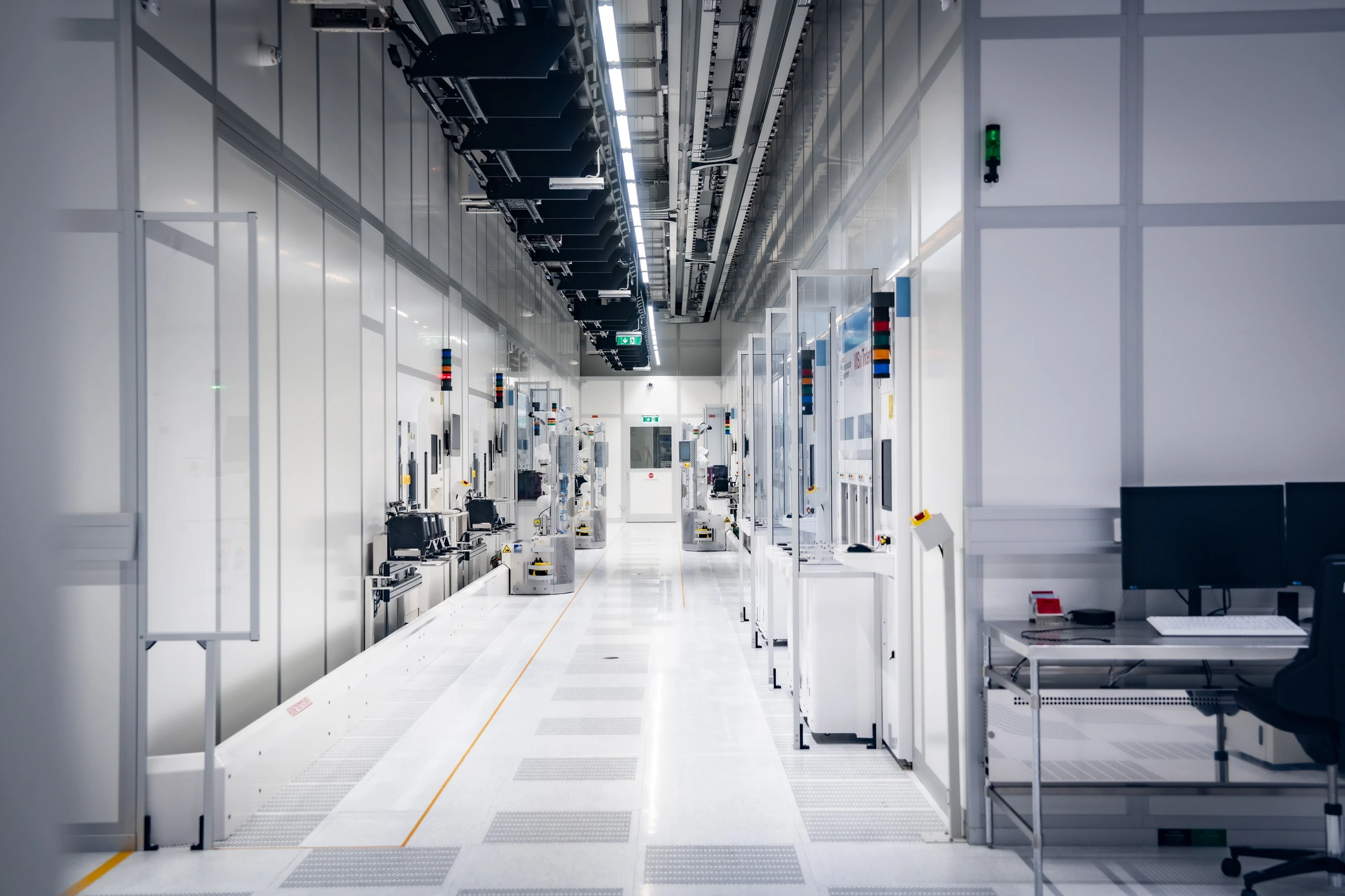 © Tobias Holzer/Infineon Blurred image background
