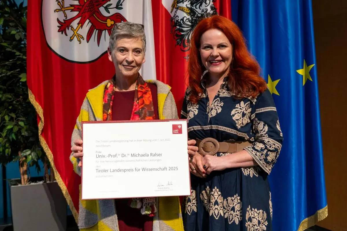 Wissenschaftslandesrätin Hagele überreichte den Preis an Ralser