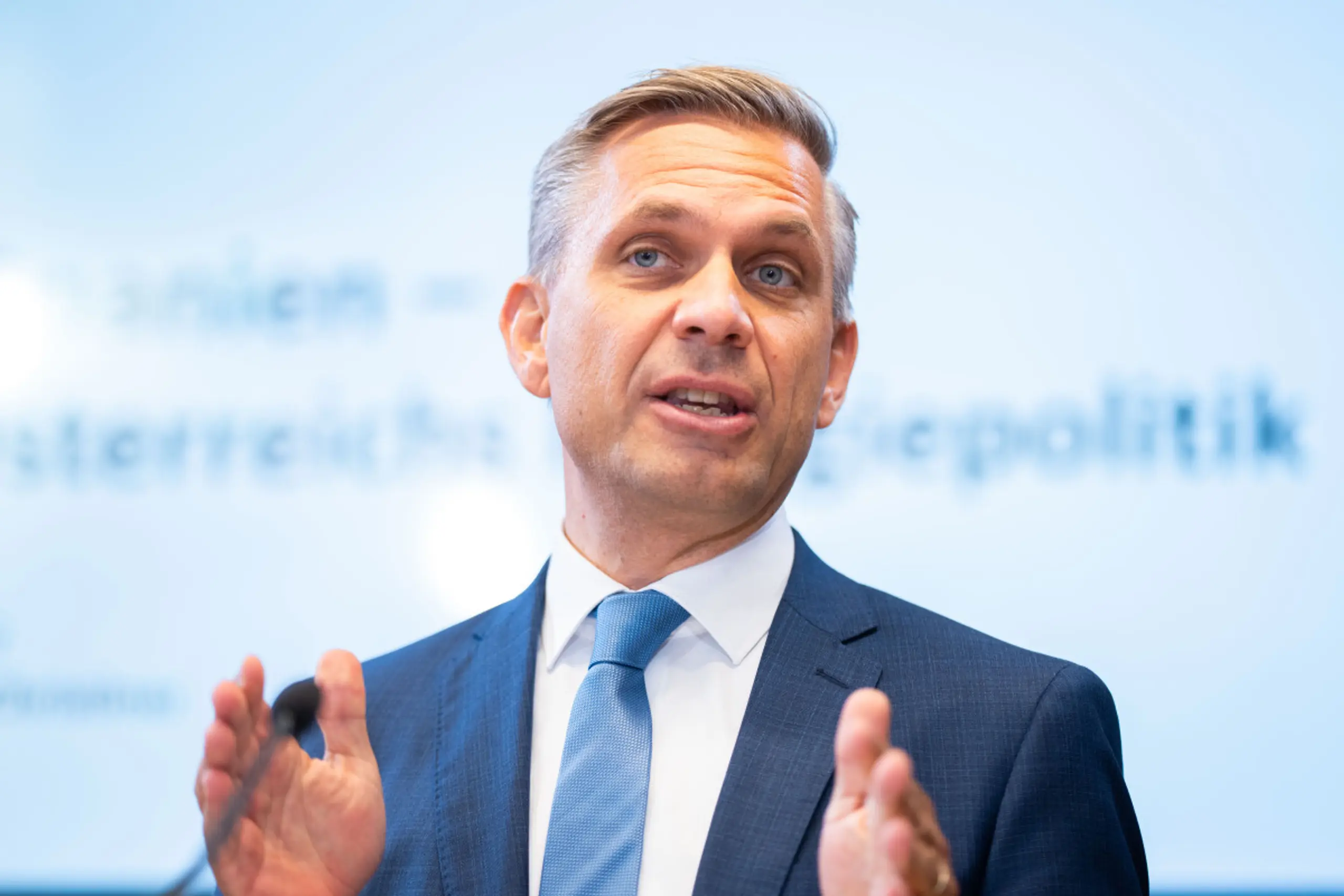 Wirtschaftsminister fordert "faire Übergangsphase" für Industrie