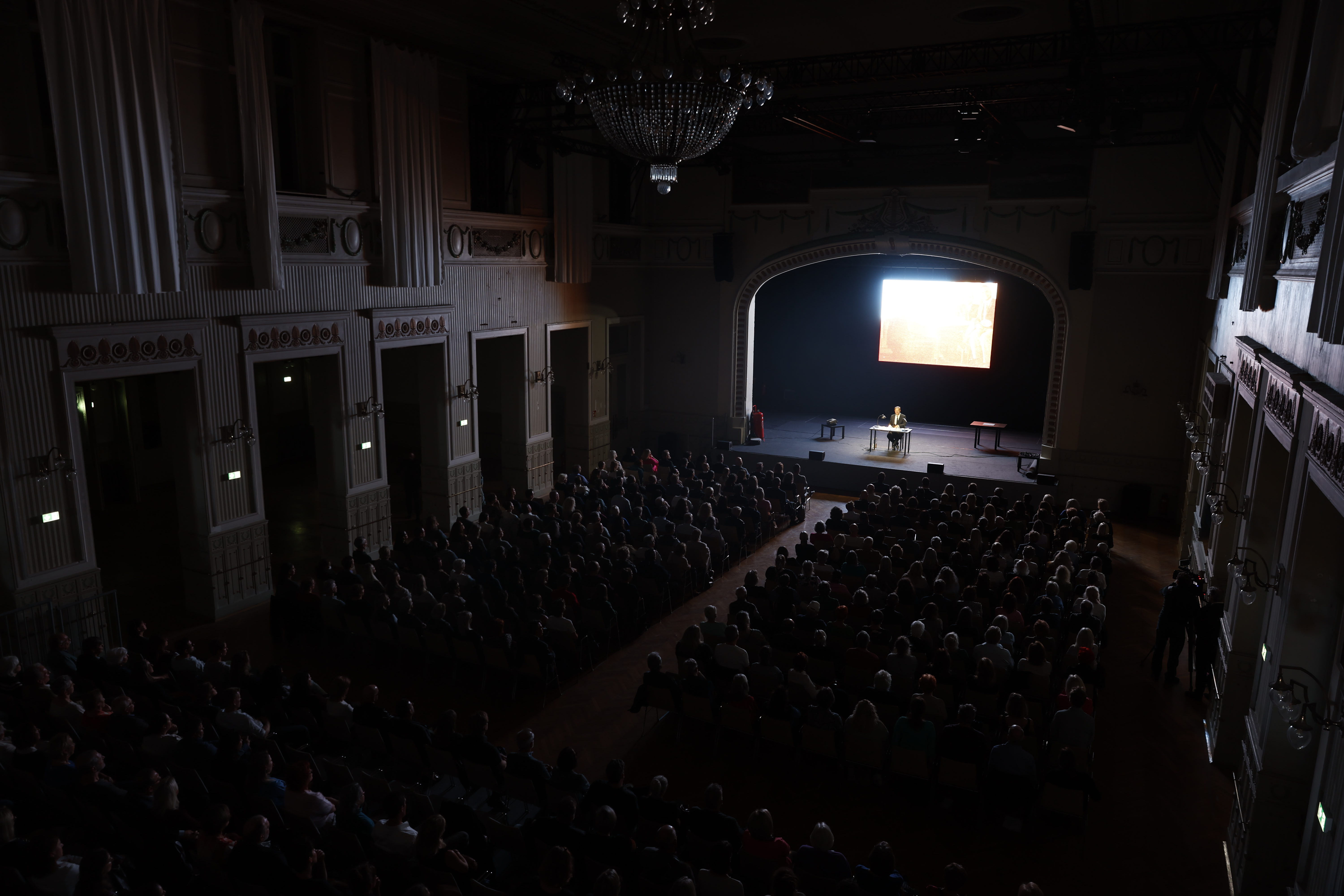Eröffnung Jugendstiltheater - Philipp Hochmair – Bild 1 von 17